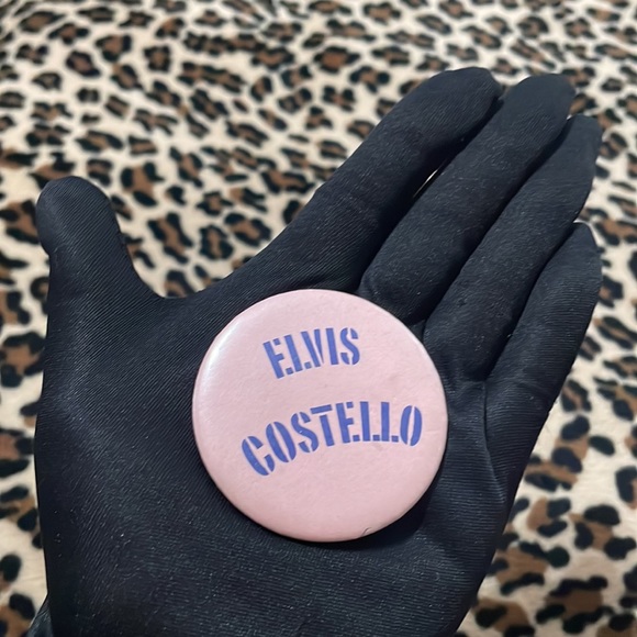 ELVIS COSTELLO 🎸 Vintage Rock Button Pin Pinback Collectible Punk Music Wave - Picture 9 of 12